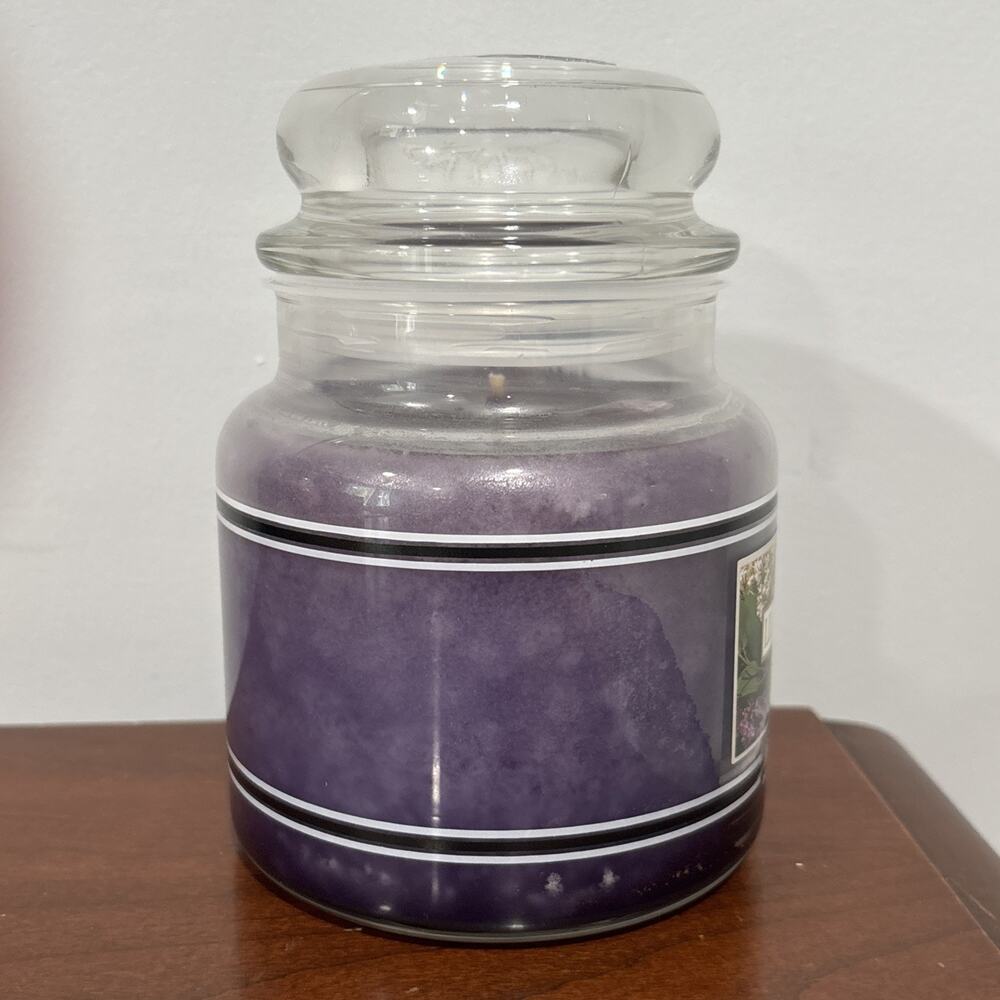 YANKEE CANDLE Lilac Blossom Medium Black Band Jar - VTG Unburned New 14.5oz - Picture 2 of 7